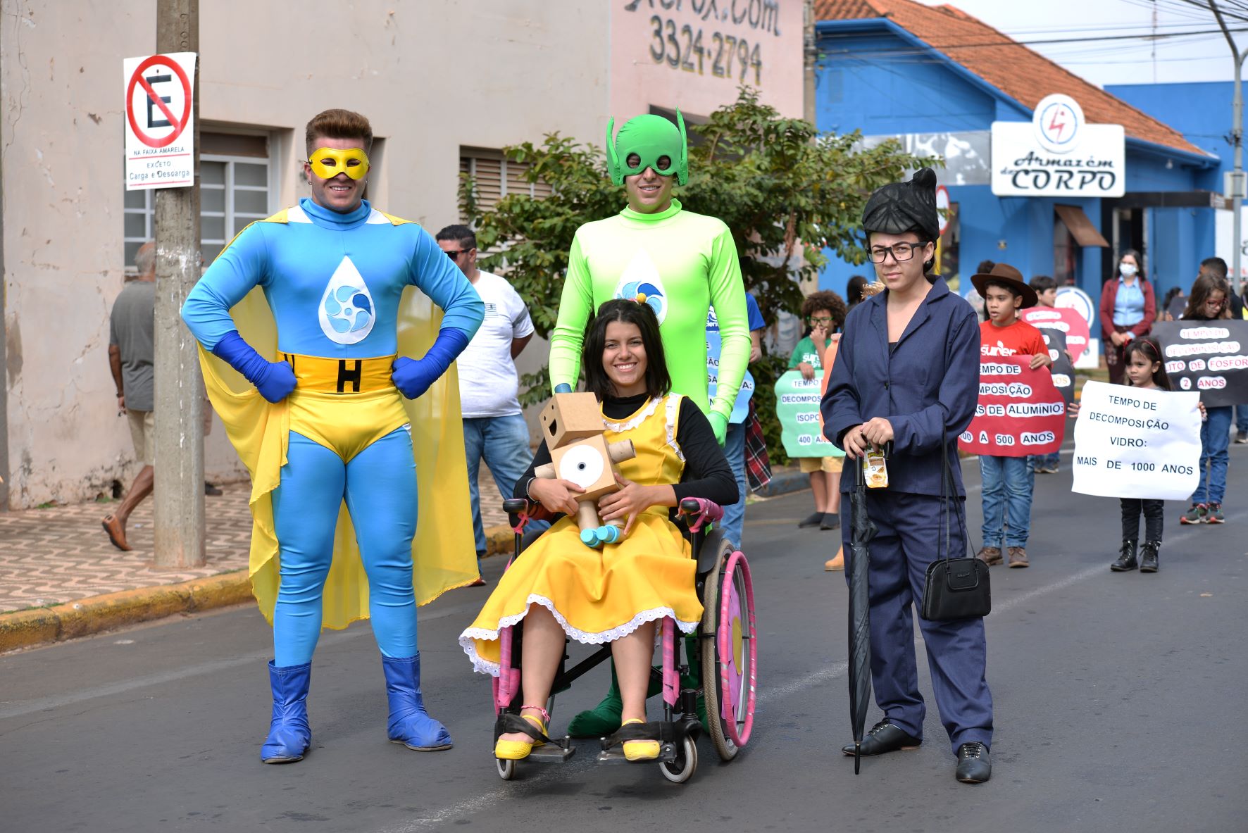 Projeto do SAAEB e Secretaria Municipal de Educação apresenta reflexão sobre sustentabilidade durante Desfile Cívico, Típico e Folclórico de Barretos