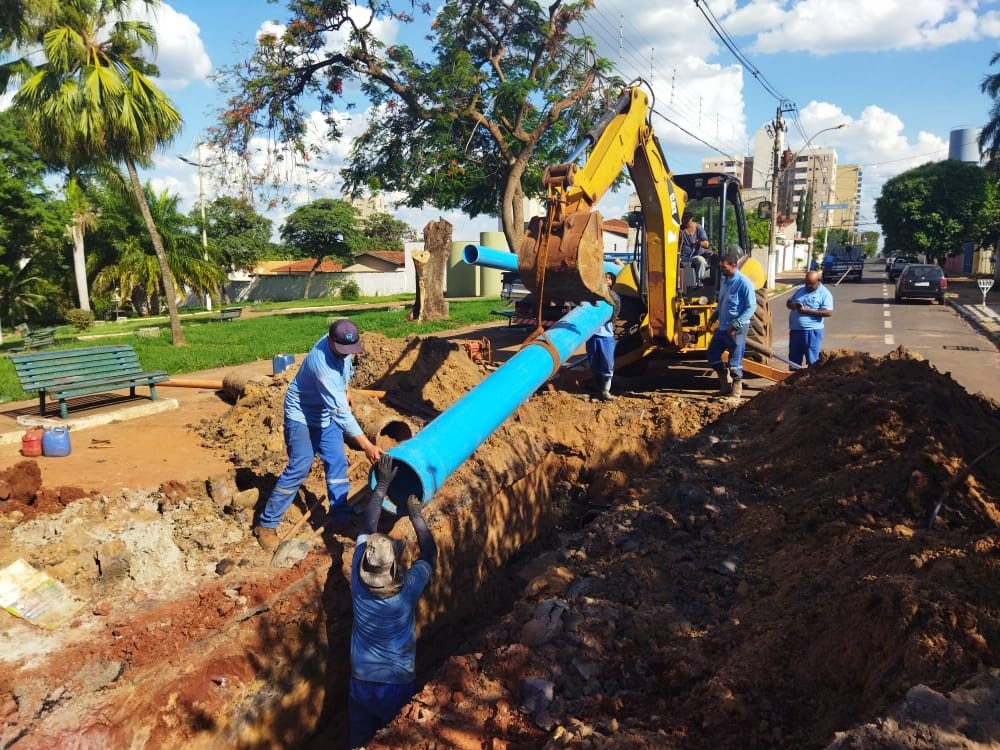 SAAE Barretos substitui adutora em trecho da rua 18 depois de 60 anos