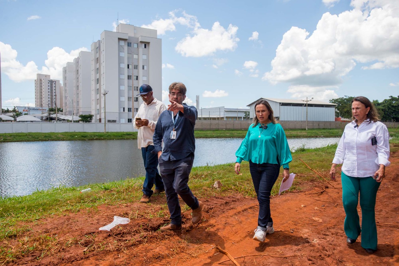 Prefeita de Barretos e superintendente do SAAE fazem visita técnica às obras que estão em fase de finalização no Parque Enéas Carneiro e bairro Christiano Carvalho