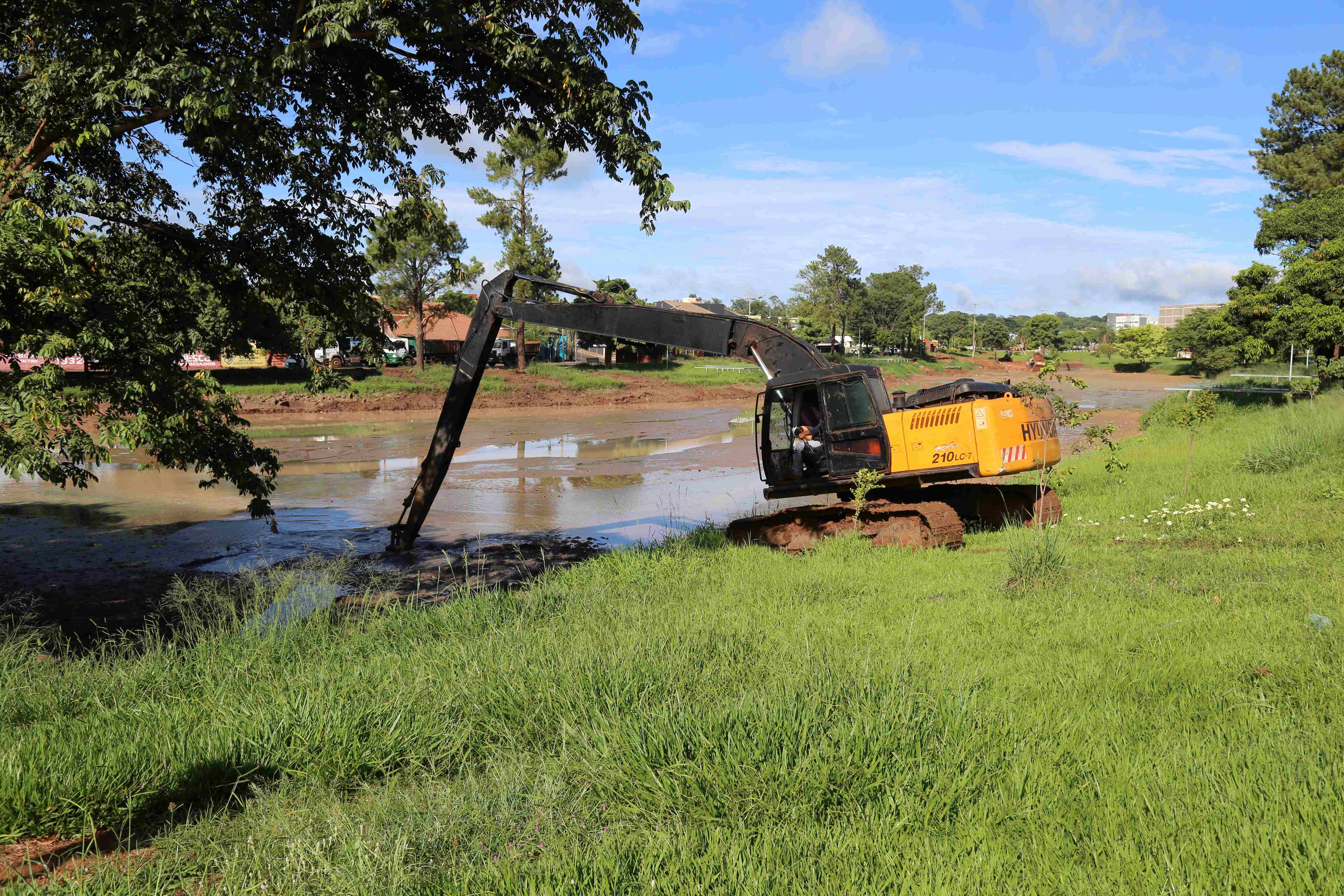 Programa Rios Vivos realiza a limpeza do segundo lago na Região dos Lagos