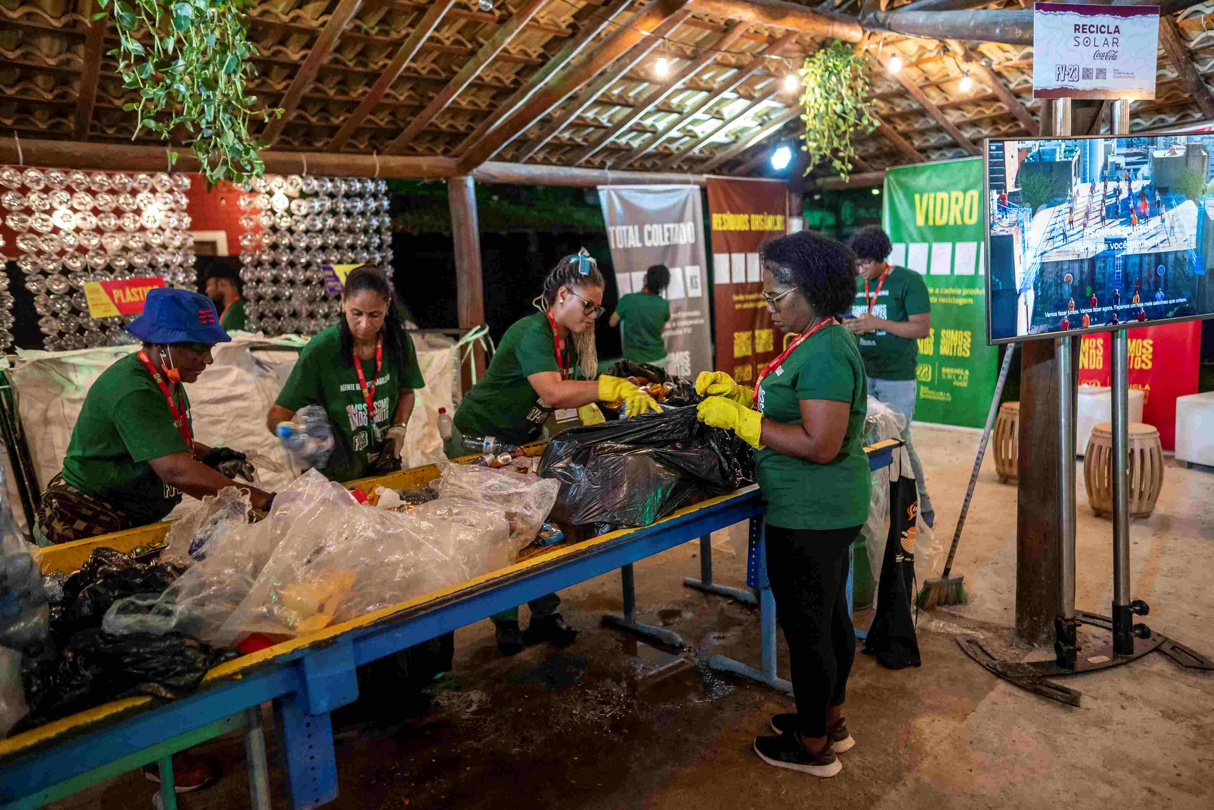 Coca-Cola leva iniciativas sustentáveis e interativas ao Festival de Verão de Salvador 2024