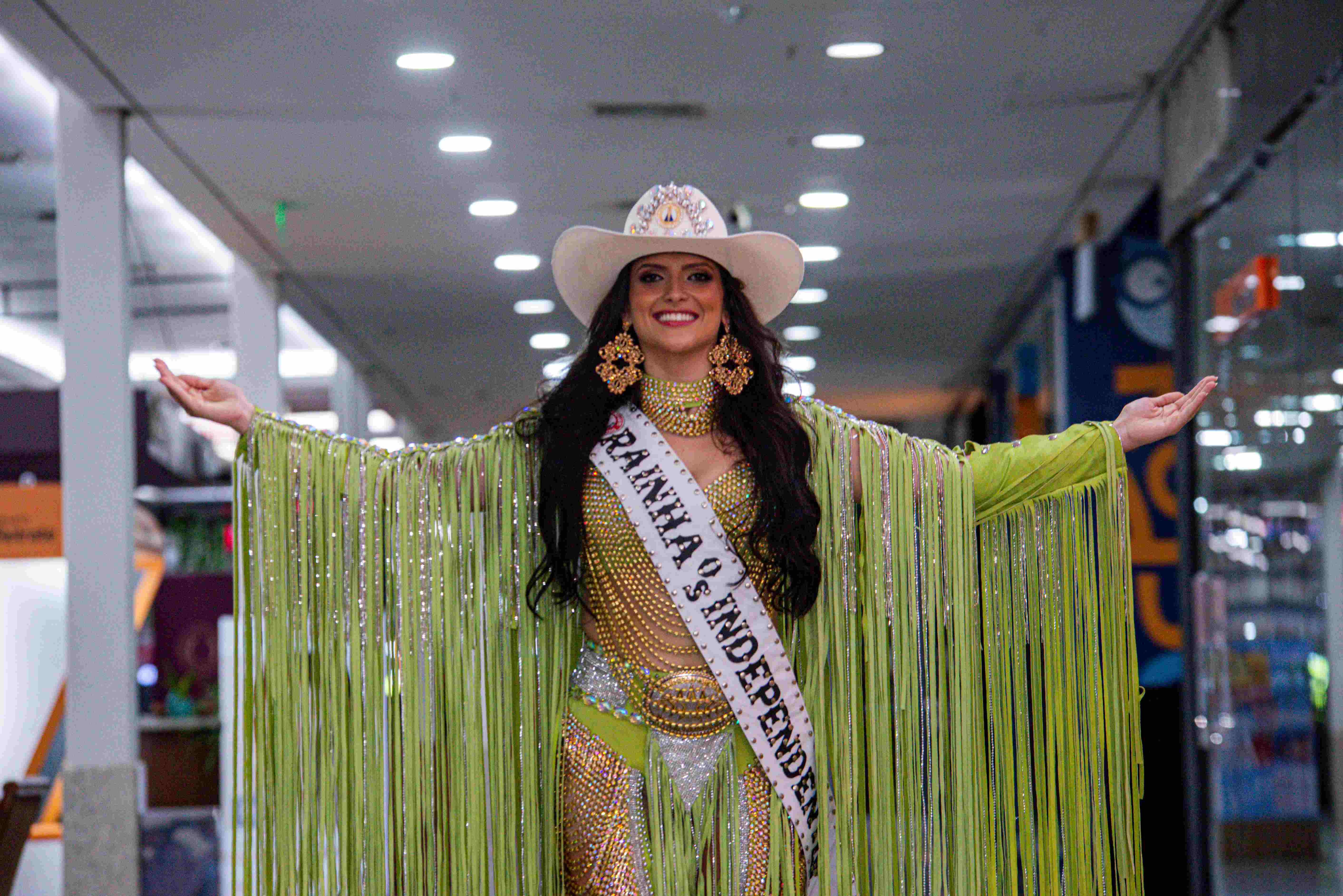 Conheça Rebecca Almeida, a Rainha da Festa do Peão de Barretos 2024