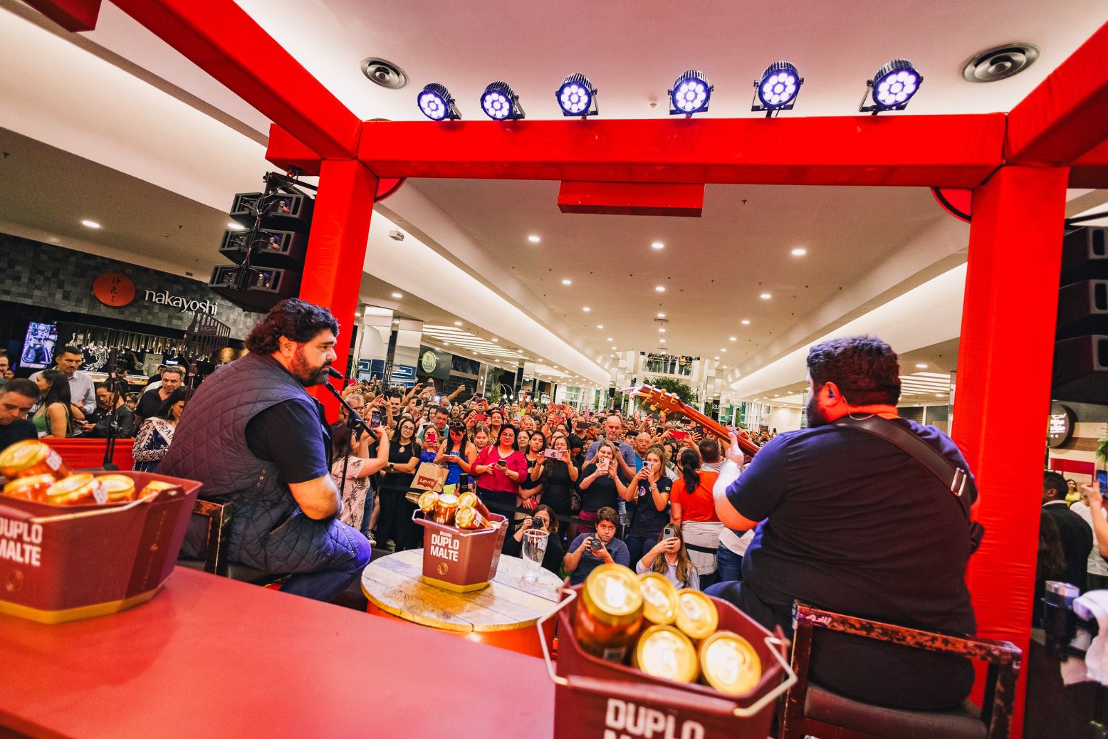 Brahma leva César Menotti e Fabiano para pocket show surpresa em esquenta para Barretos no RibeirãoShopping