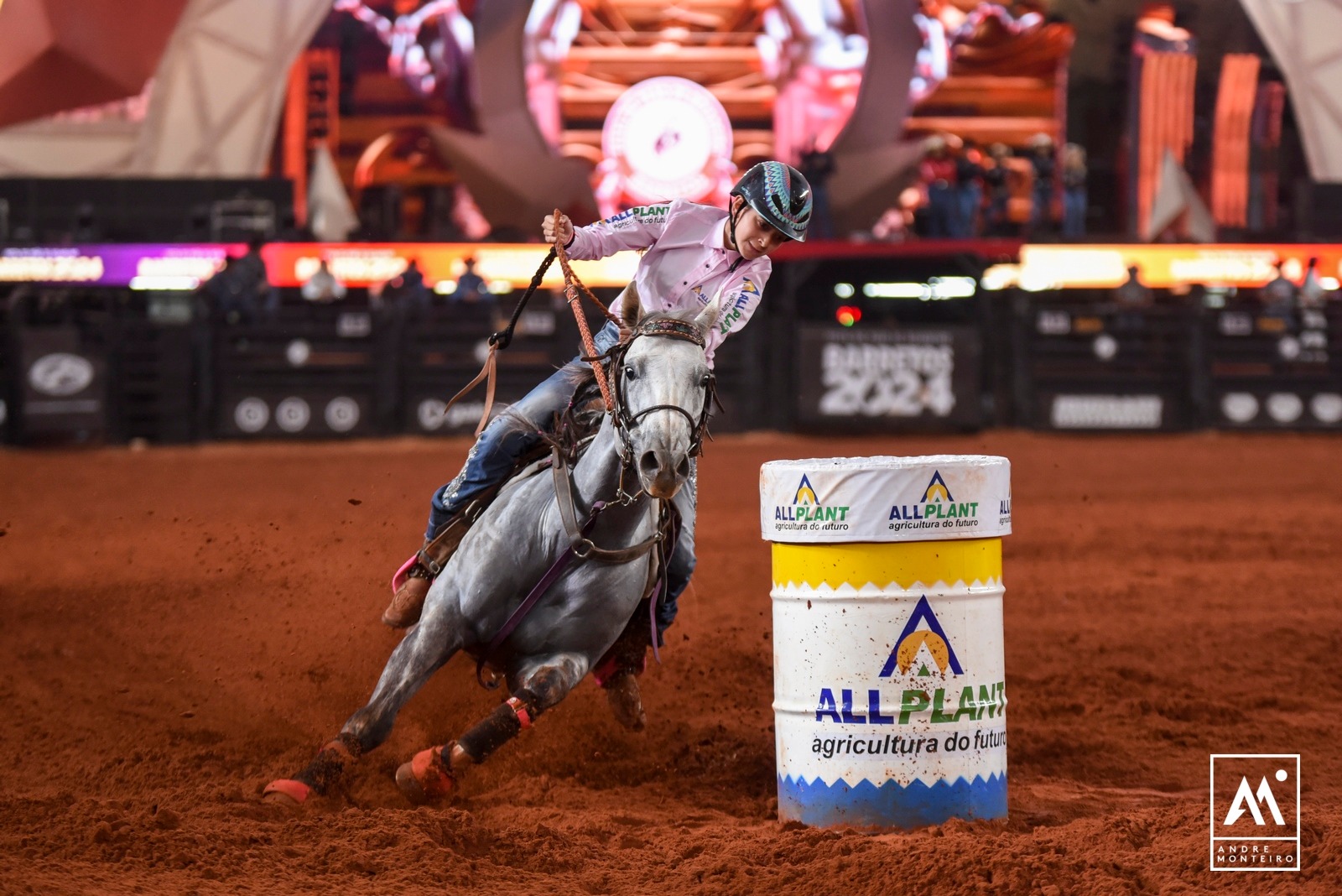 Amazona vence pela segunda noite consecutiva prova dos Três Tambores na “Taça Os Independentes” na Festa do Peão de Barretos 2024