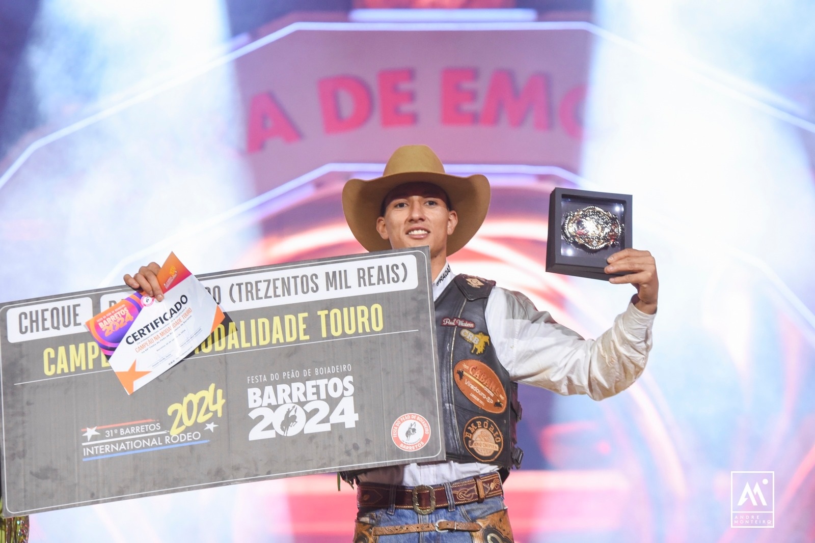 Everton Natan de Viradouro é o campeão do 31º Barretos International Rodeo