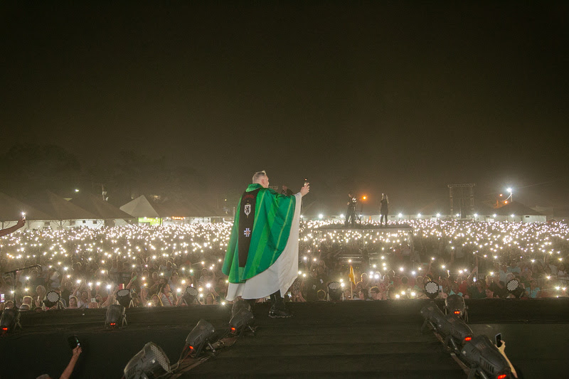 Padre Marcelo Rossi reúne multidão em missa de encerramento do 37º Hallel Franca