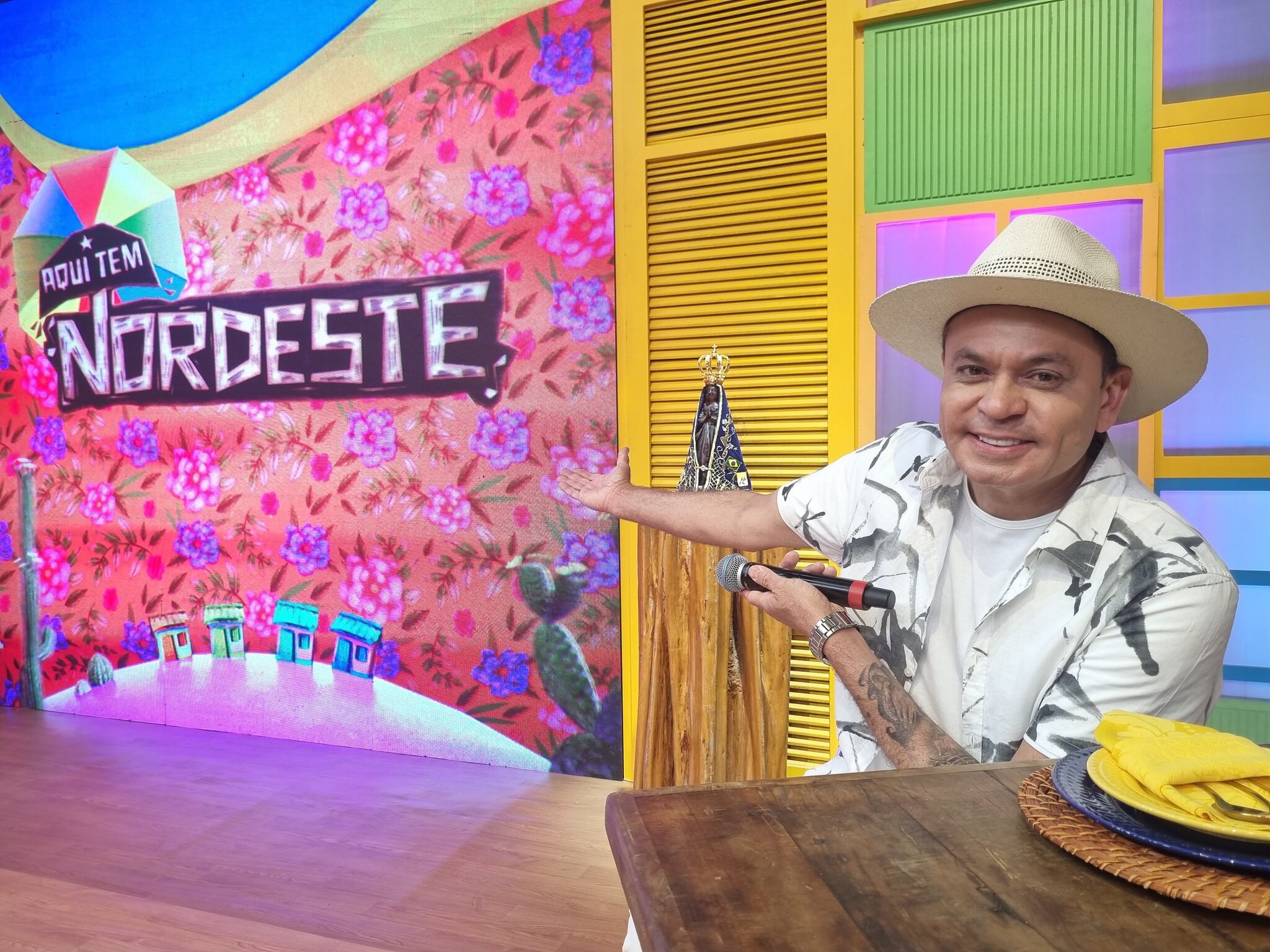 Beto Barbosa se apresenta em programa especial de Frank Aguiar na TV Aparecida