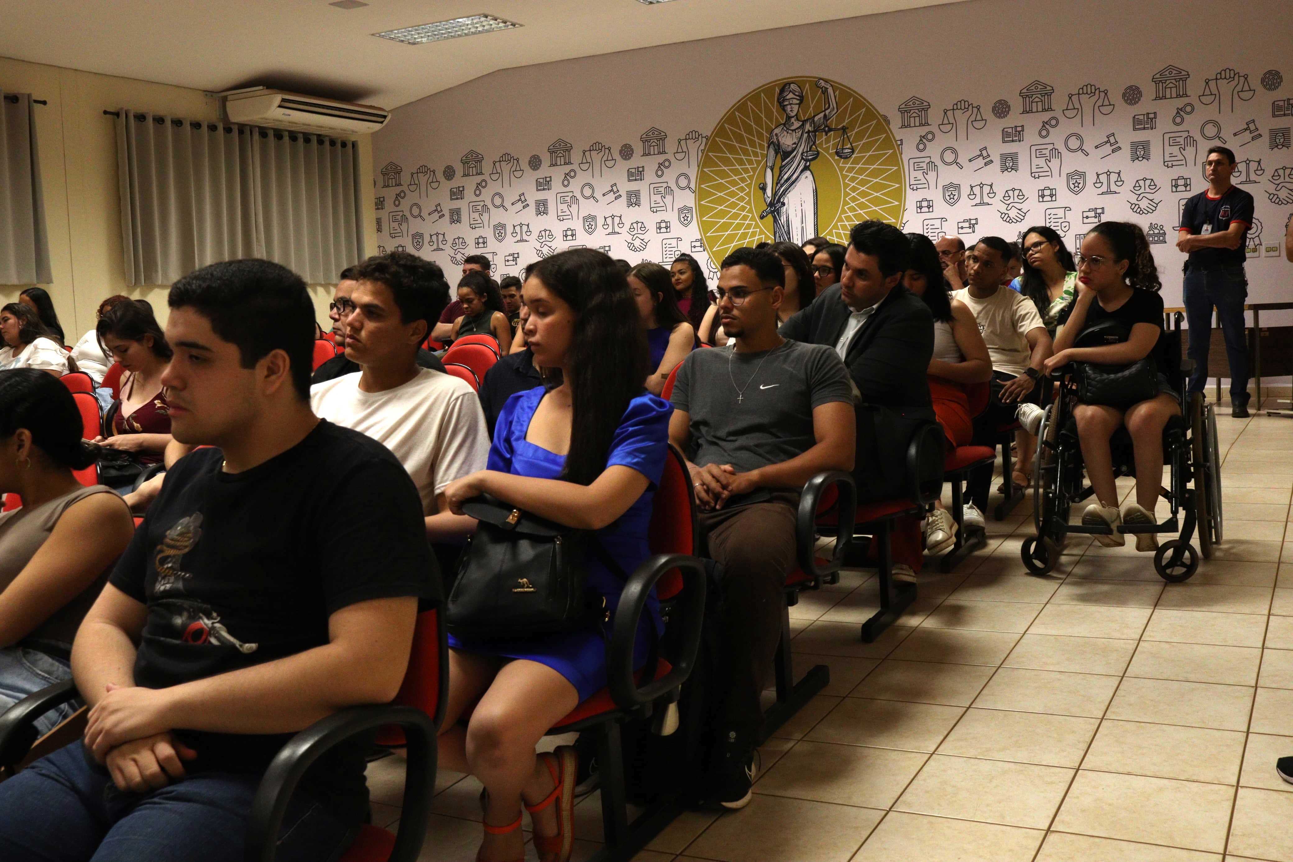 Historiadora de Barretos ministra palestra no UNIFEB sobre história do Judiciário local