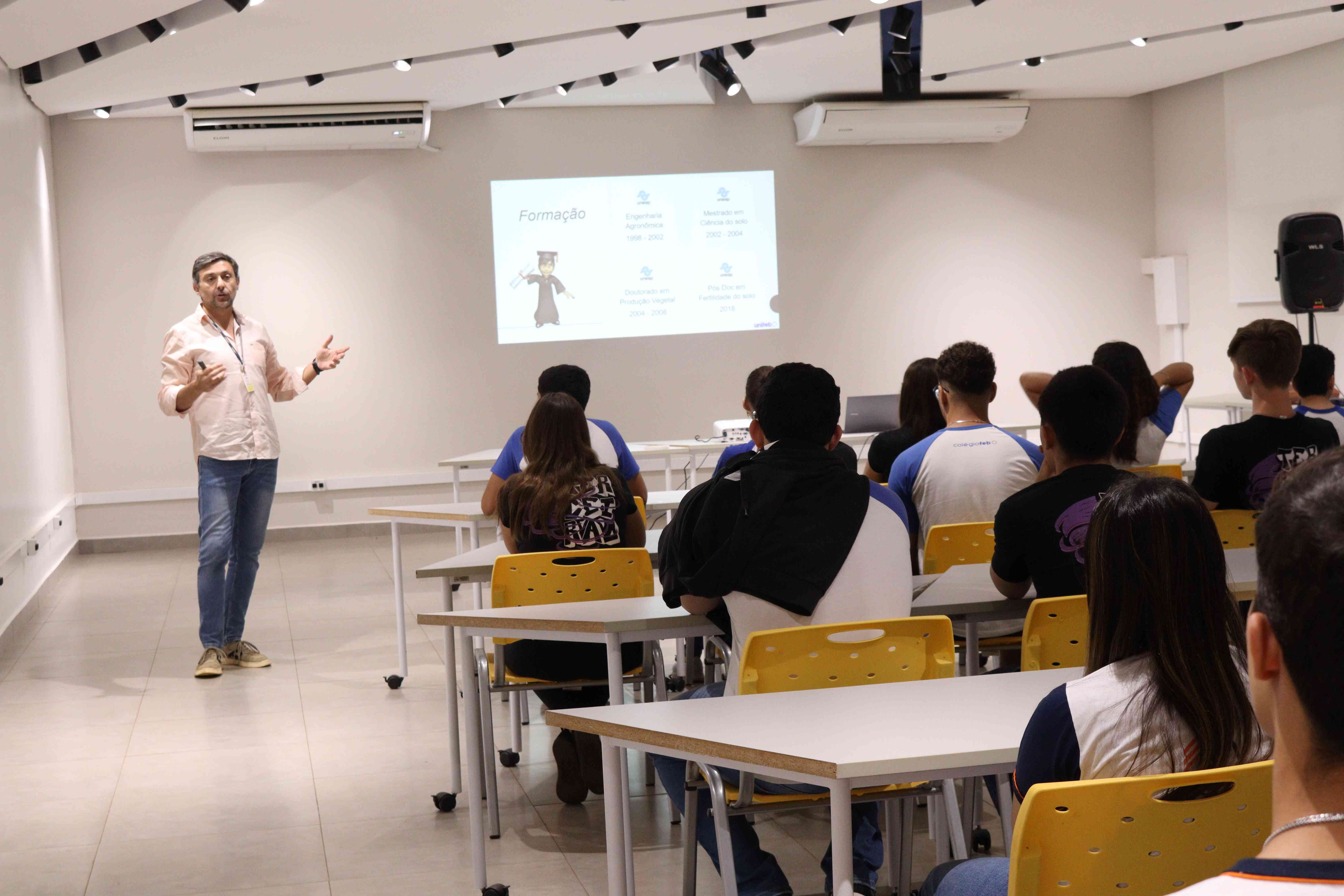 2ª Roda de Profissões do Colégio FEB recebe palestra sobre “Sustentabilidade na Agricultura”