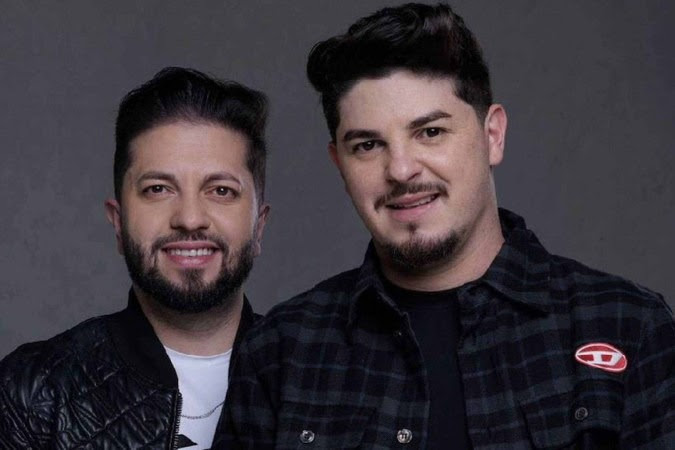 Júnior & Cézar lançam clipe de 'Admite' e celebram nova fase com o DVD "Simplesmente"