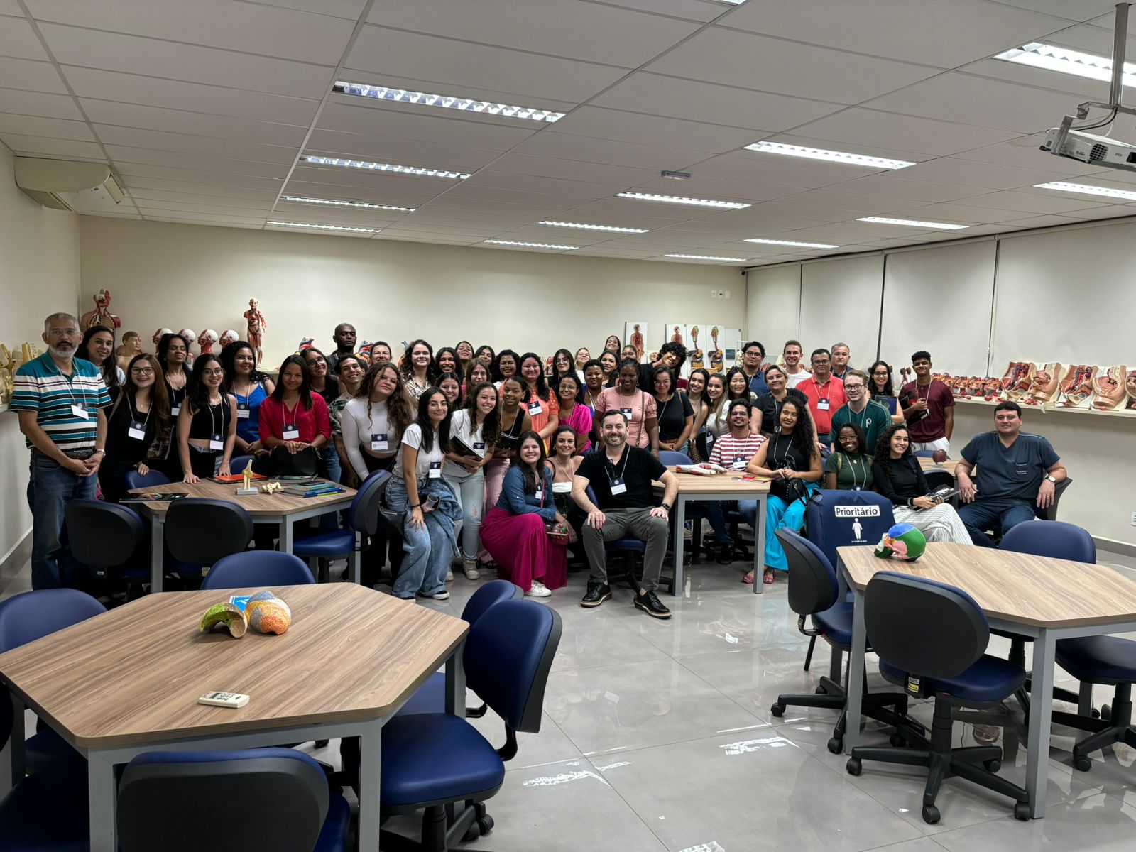 Alunos do 1º ano de Psicologia do UNIFEB participam de evento na FACISB e visitam laboratórios de Anatomia